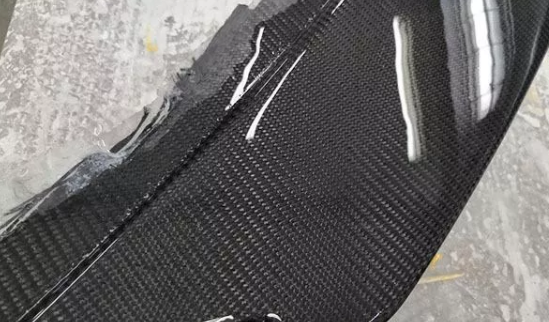 碳纤维制品表面出现破损的修复方法